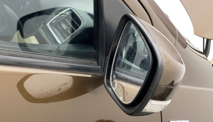 2016 Maruti Ciaz ZDI SHVS, Diesel, Manual, 71,483 km, Right rear-view mirror - Minor folding noise