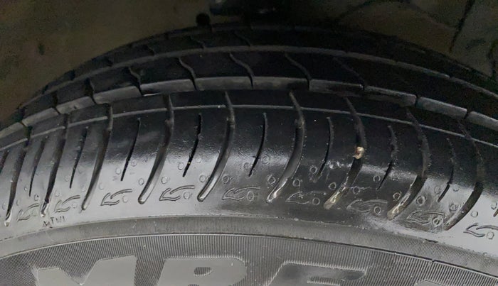 2016 Maruti Ciaz ZDI SHVS, Diesel, Manual, 71,483 km, Right Front Tyre Tread