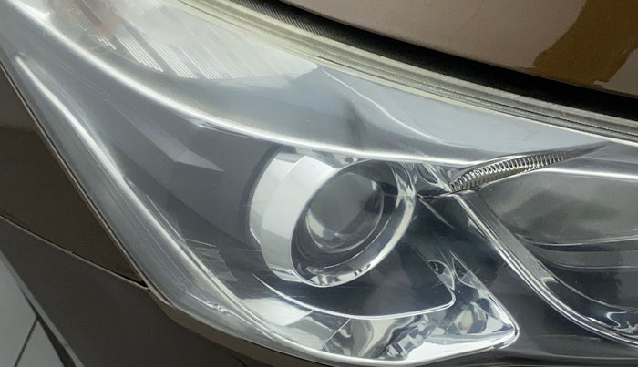 2016 Maruti Ciaz ZDI SHVS, Diesel, Manual, 71,483 km, Right headlight - Headlight parking bulb fused