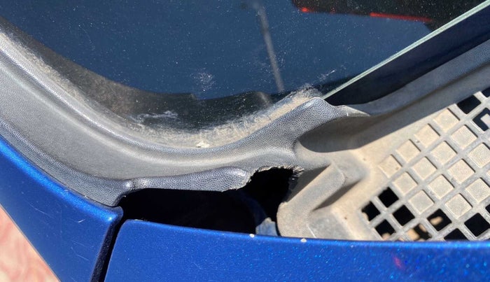 2017 Renault Kwid CLIMBER 1.0 AMT, Petrol, Automatic, 53,991 km, Bonnet (hood) - Cowl vent panel has minor damage