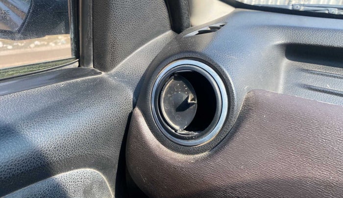2018 Nissan Terrano XL O (D), Diesel, Manual, 97,756 km, AC Unit - Front vent has minor damage