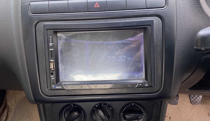 2018 Volkswagen Ameo TRENDLINE 1.0L, Petrol, Manual, 86,419 km, Infotainment system - Dispalyhas spot on screen