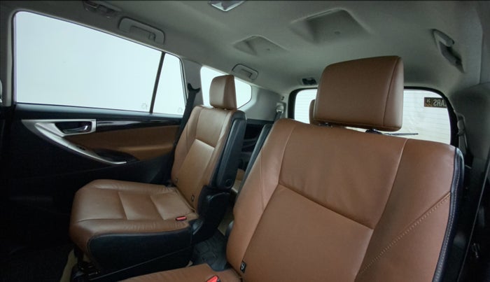 2017 Toyota Innova Crysta 2.8 ZX AT 7 STR, Diesel, Automatic, 95,635 km, Right Side Rear Door Cabin