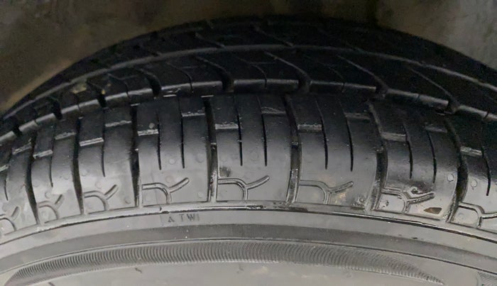 2014 Maruti Alto 800 LXI, Petrol, Manual, 49,330 km, Left Front Tyre Tread