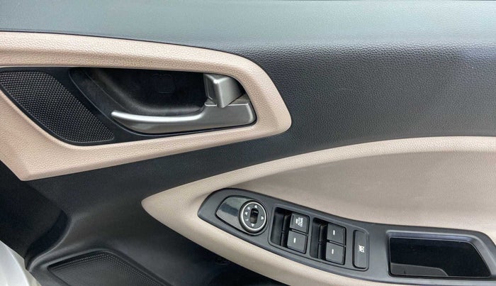 2017 Hyundai Elite i20 MAGNA EXECUTIVE 1.2, Petrol, Manual, 23,618 km, Driver Side Door Panels Control