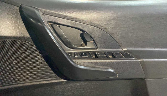 2019 Mahindra XUV500 W5, Diesel, Manual, 23,439 km, Driver Side Door Panels Control