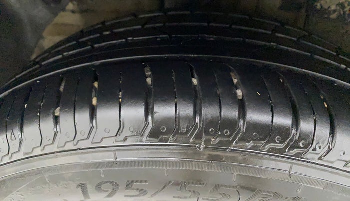 2017 Hyundai Elite i20 ASTA 1.2 (O), Petrol, Manual, 76,896 km, Right Rear Tyre Tread