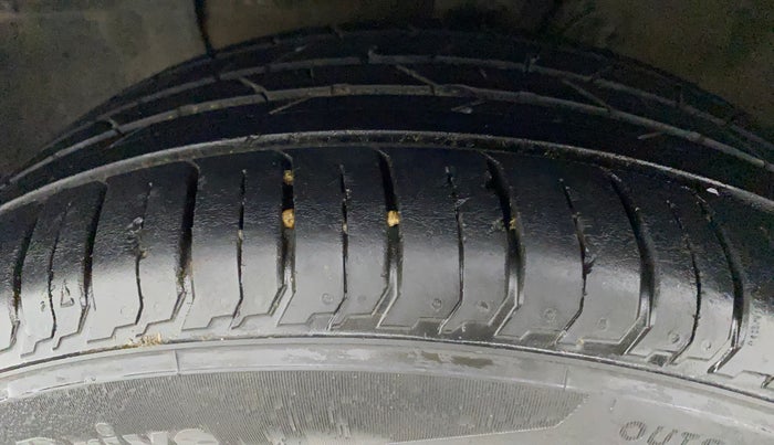 2017 Hyundai Elite i20 ASTA 1.2 (O), Petrol, Manual, 76,896 km, Left Front Tyre Tread