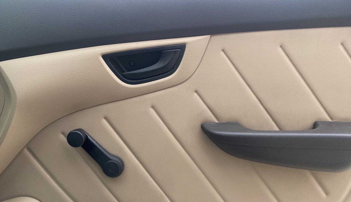 2013 Hyundai Eon D-LITE+, Petrol, Manual, 38,603 km, Driver Side Door Panels Control