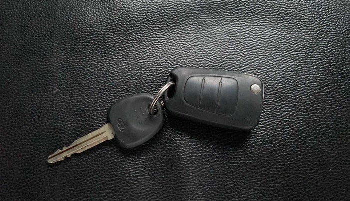 2016 Hyundai i10 SPORTZ 1.1, CNG, Manual, 61,297 km, Key Close Up