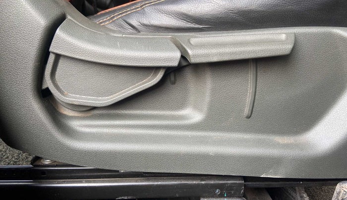 2019 Hyundai VENUE SX 1.0 TURBO, Petrol, Manual, 20,654 km, Driver Side Adjustment Panel