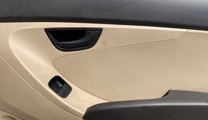 2013 Hyundai Eon ERA +, Petrol, Manual, 77,383 km, Driver Side Door Panels Control