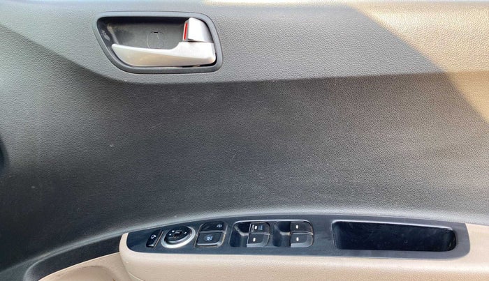 2015 Hyundai Grand i10 ASTA AT 1.2 KAPPA VTVT, CNG, Automatic, 71,068 km, Driver Side Door Panels Control