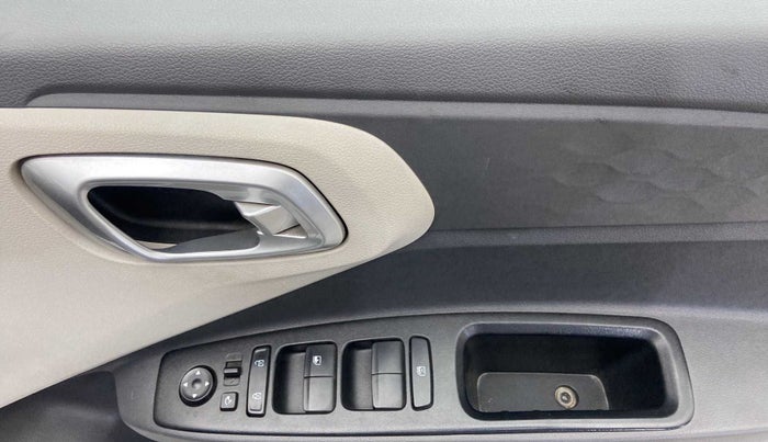 2023 Hyundai AURA SX 1.2 CNG, CNG, Manual, 11,056 km, Driver Side Door Panels Control