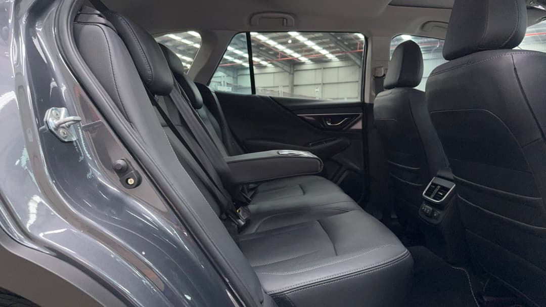 2023 Subaru Outback AWD Touring Xt, Automatic, 39980 km, Right Side Rear Door Cabin View