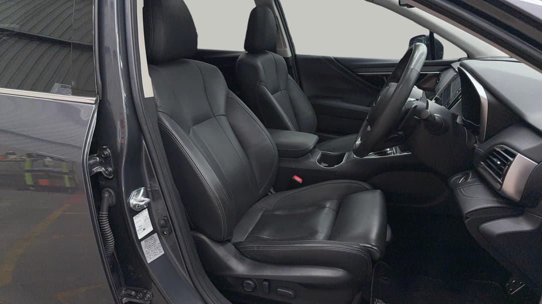 2023 Subaru Outback AWD Touring Xt, Automatic, 39980 km, Right Side Front Door Cabin View