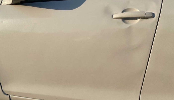 2015 Maruti Swift VXI, Petrol, Manual, 1,01,563 km, Front passenger door - Minor scratches