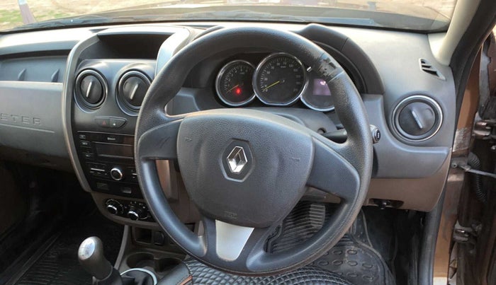 2017 Renault Duster RXL 1.6 PETROL, Petrol, Manual, 42,775 km, Steering wheel - Steering cover is minor torn
