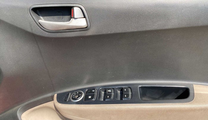 2014 Hyundai Xcent S (O) 1.2, Petrol, Manual, 89,090 km, Driver Side Door Panels Control