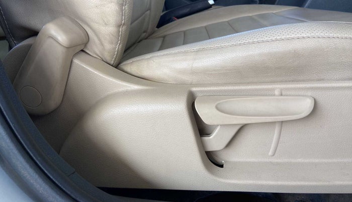 2016 Volkswagen Polo HIGHLINE1.2L, Petrol, Manual, 50,053 km, Driver Side Adjustment Panel