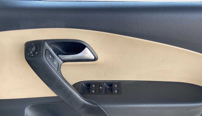 2016 Volkswagen Polo HIGHLINE1.2L, Petrol, Manual, 50,053 km, Driver Side Door Panels Control