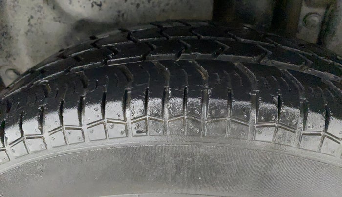 2014 Maruti Swift Dzire VXI, Petrol, Manual, 50,139 km, Left Rear Tyre Tread