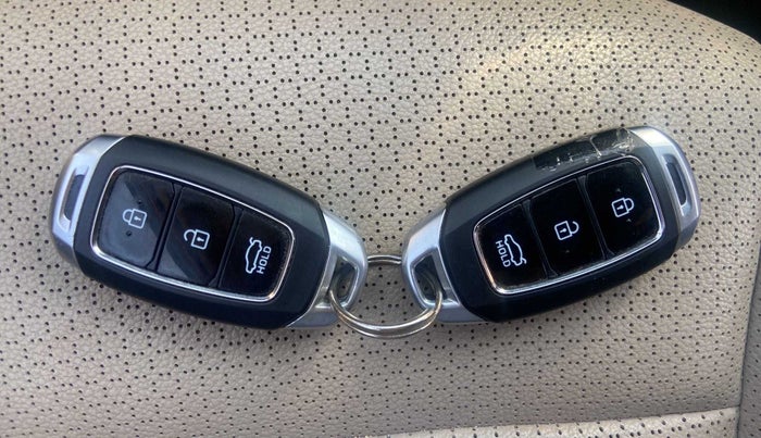 2019 Hyundai Verna 1.6 VTVT SX (O) AT, Petrol, Automatic, 25,059 km, Key Close Up