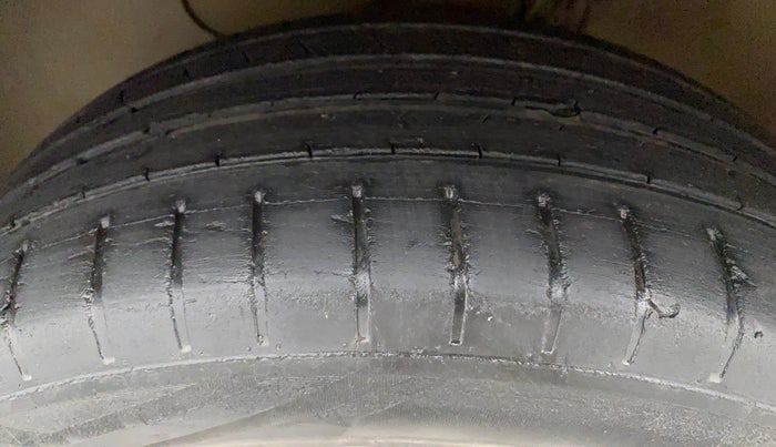 2015 Hyundai Elite i20 ASTA 1.4 CRDI, Diesel, Manual, 50,448 km, Left Front Tyre Tread