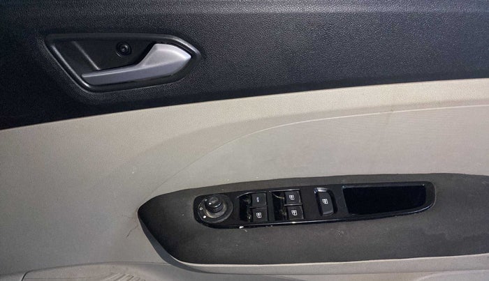 2019 Renault TRIBER RXZ, Petrol, Manual, 23,717 km, Driver Side Door Panels Control