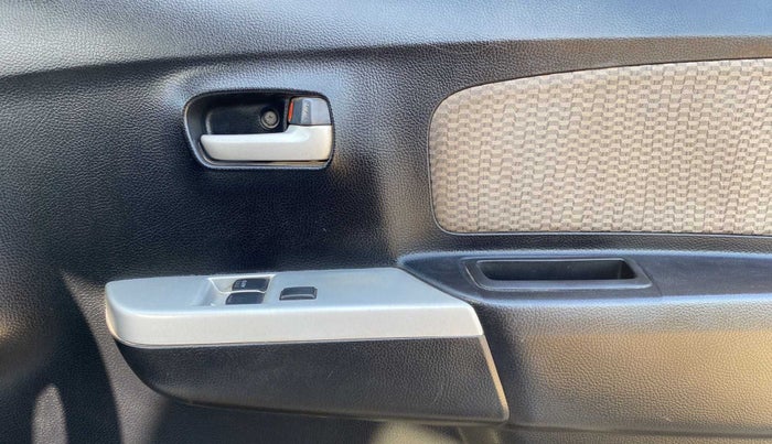 2014 Maruti Wagon R 1.0 LXI, CNG, Manual, 72,837 km, Driver Side Door Panels Control