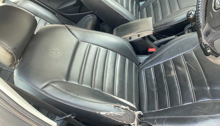 2019 Volkswagen Ameo COMFORTLINE 1.0L, Petrol, Manual, 92,779 km, Driver seat - Cover slightly torn