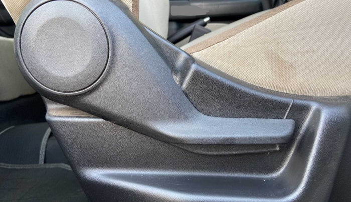 2019 Maruti New Wagon-R VXI 1.0, CNG, Manual, 27,184 km, Driver Side Adjustment Panel