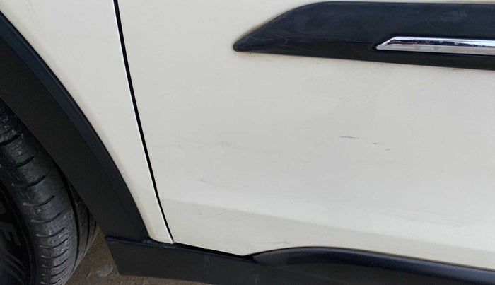 2019 Mahindra XUV300 W6 1.5 DIESEL, Diesel, Manual, 80,285 km, Front passenger door - Slightly dented