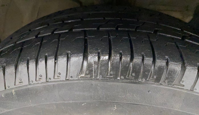 2018 Hyundai Creta E PLUS 1.6 PETROL, Petrol, Manual, 1,14,721 km, Right Front Tyre Tread