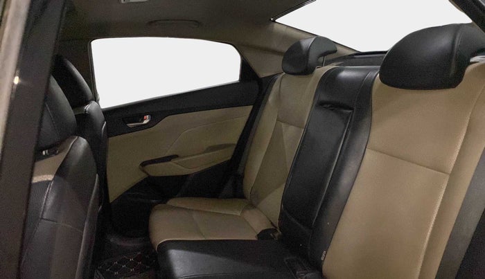 2018 Hyundai Verna 1.6 VTVT SX O, Petrol, Manual, 69,937 km, Right Side Rear Door Cabin