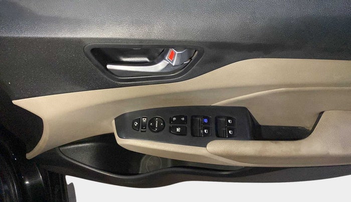 2018 Hyundai Verna 1.6 VTVT SX O, Petrol, Manual, 69,937 km, Driver Side Door Panels Control
