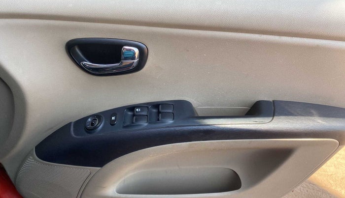 2013 Hyundai i10 MAGNA 1.2, Petrol, Manual, 31,982 km, Driver Side Door Panels Control