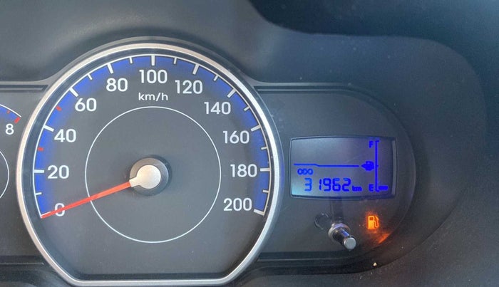 2013 Hyundai i10 MAGNA 1.2, Petrol, Manual, 31,982 km, Odometer Image