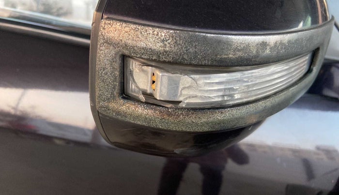 2014 Maruti Swift VXI, Petrol, Manual, 84,611 km, Right rear-view mirror - Indicator light has minor damage