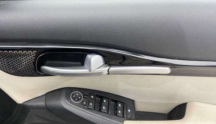 2019 KIA SELTOS HTX 1.5 PETROL, Petrol, Manual, 27,579 km, Driver Side Door Panels Control