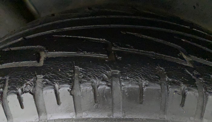 2015 Maruti S Cross ZETA 1.3, Diesel, Manual, 58,303 km, Right Rear Tyre Tread