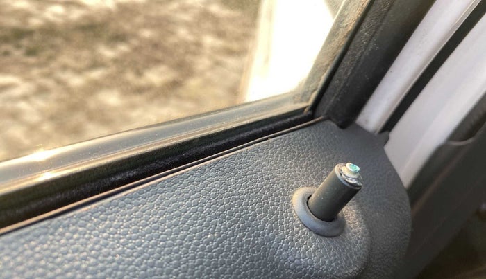 2018 Maruti Alto 800 LXI, Petrol, Manual, 12,919 km, Lock system - Door lock knob has minor damage