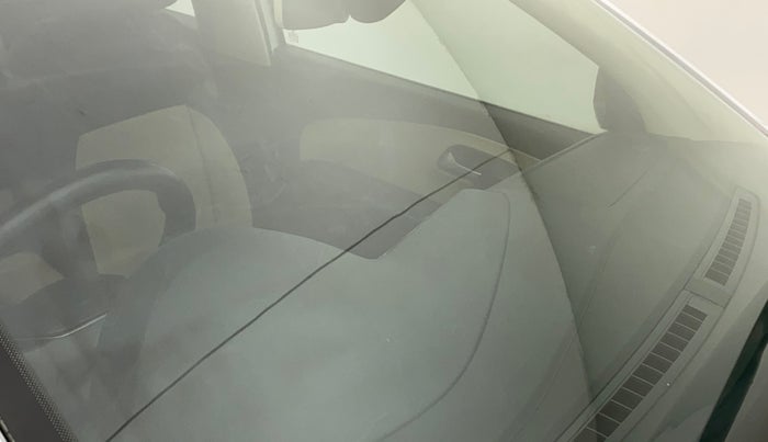 2018 Volkswagen Ameo HIGHLINE PLUS 1.0L 16 ALLOY, Petrol, Manual, 35,772 km, Front windshield - Minor spot on windshield