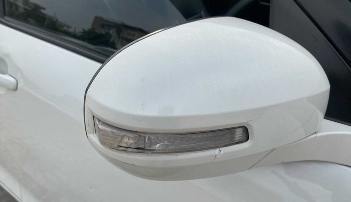2014 Maruti Swift VDI, Diesel, Manual, 90,783 km, Right rear-view mirror - Indicator light has minor damage