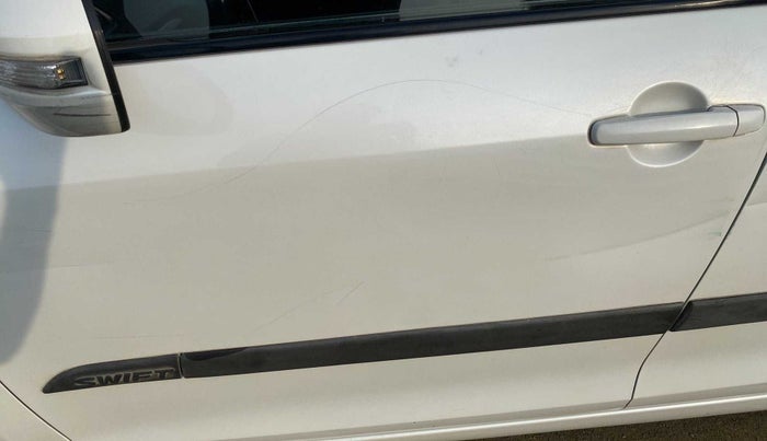 2014 Maruti Swift VDI, Diesel, Manual, 86,009 km, Front passenger door - Slightly dented
