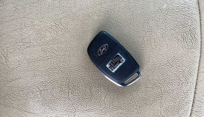 2014 Hyundai Xcent S (O) 1.2, Petrol, Manual, 86,824 km, Key Close Up
