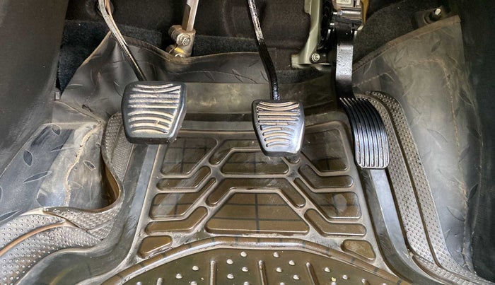 2019 Mahindra XUV500 W9, Diesel, Manual, 59,793 km, Pedals
