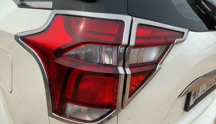 2019 Mahindra XUV500 W9, Diesel, Manual, 59,793 km, Left tail light - Minor scratches