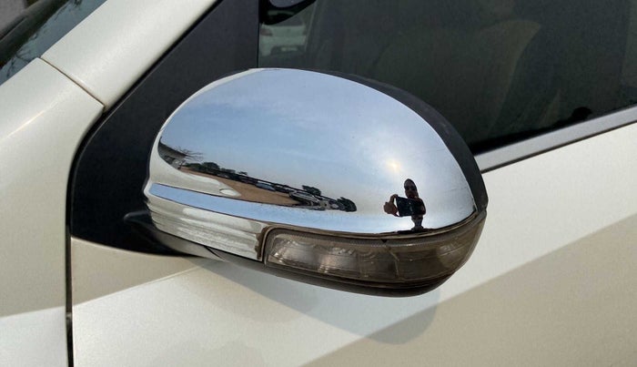 2019 Mahindra XUV500 W9, Diesel, Manual, 59,793 km, Left rear-view mirror - Indicator light has minor damage