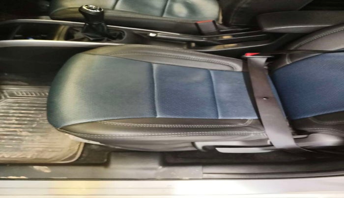 2021 Toyota Glanza G, Petrol, Manual, 69,620 km, Front left seat (passenger seat) - Seat adjuster makes minor noise